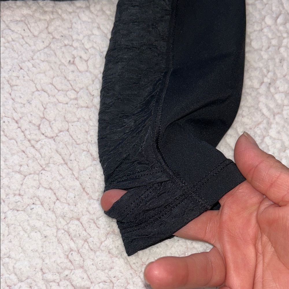 Nike Black Long-Sleeve Crop Trail Tee - Picture 6 of 15